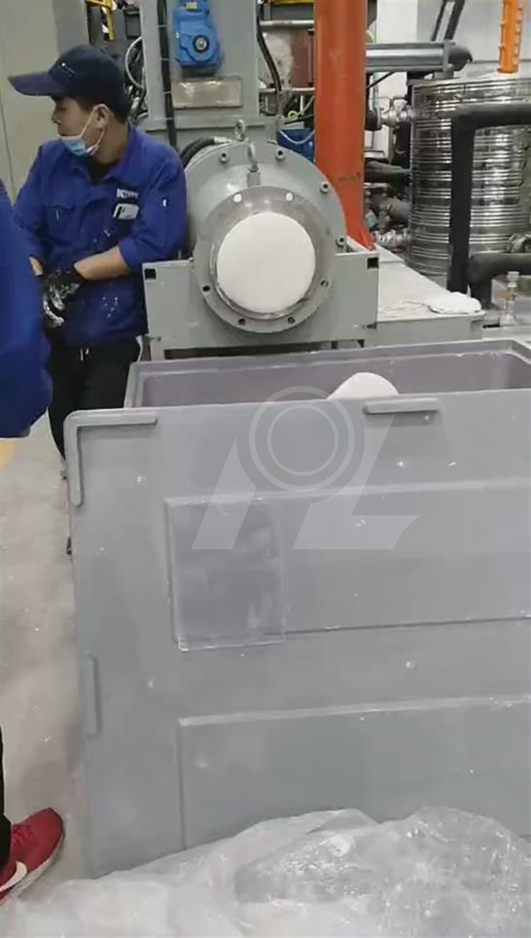 2，上料，捏合精煉